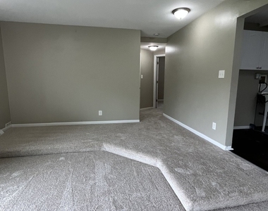 40 Arlington Drive - Photo Thumbnail 12
