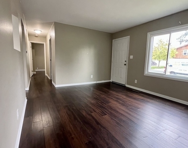 40 Arlington Drive - Photo Thumbnail 1