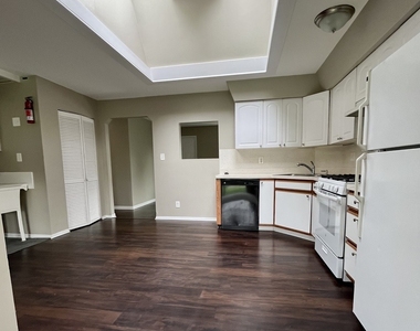 40 Arlington Drive - Photo Thumbnail 8