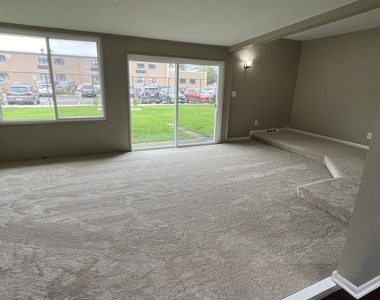 40 Arlington Drive - Photo Thumbnail 10