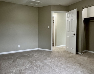 40 Arlington Drive - Photo Thumbnail 14