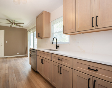 1021 Lonsdale Road - Photo Thumbnail 9