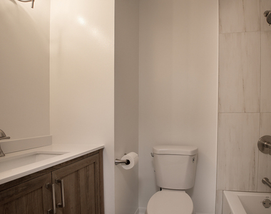 1021 Lonsdale Road - Photo Thumbnail 16