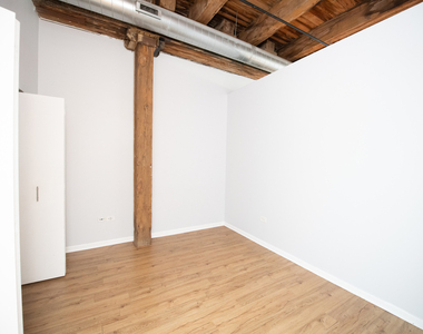 2100 S Indiana Avenue - Photo Thumbnail 3