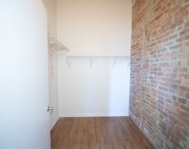 2100 S Indiana Avenue - Photo Thumbnail 7
