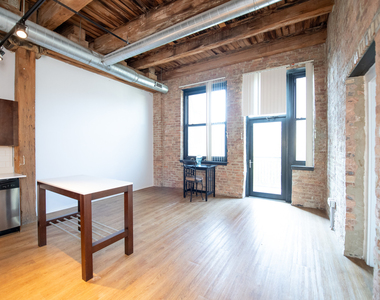 2100 S Indiana Avenue - Photo Thumbnail 2