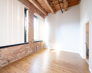 2100 S Indiana Avenue - Photo Thumbnail 6