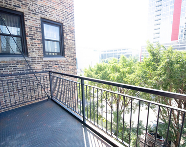 2100 S Indiana Avenue - Photo Thumbnail 11