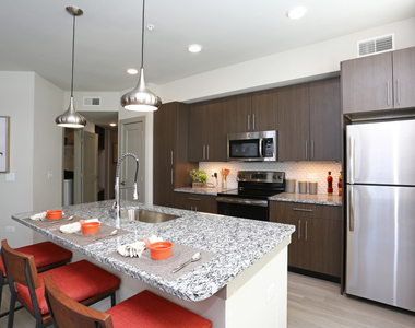 670 E Algonquin Road - Photo Thumbnail 7