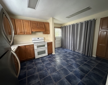 1015 N Fernandez Avenue - Photo Thumbnail 5