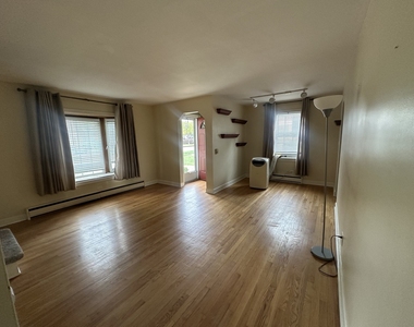 1015 N Fernandez Avenue - Photo Thumbnail 2