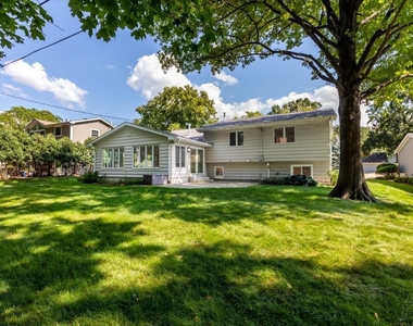 1009 Douglas Avenue - Photo Thumbnail 2