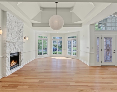 1009 Douglas Avenue - Photo Thumbnail 6