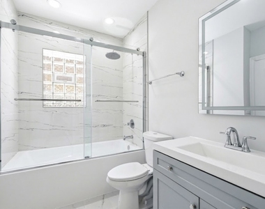 6337 N Oakley Avenue - Photo Thumbnail 8