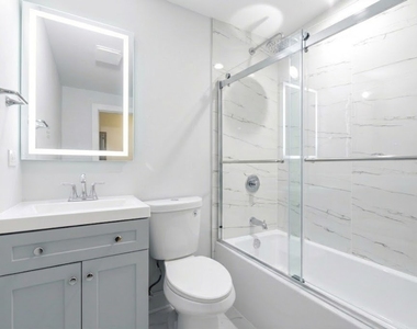 6337 N Oakley Avenue - Photo Thumbnail 10