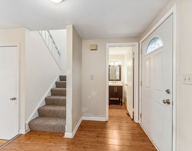 527 Winston Lane - Photo Thumbnail 2