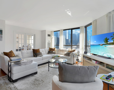 405 N Wabash Avenue - Photo Thumbnail 2