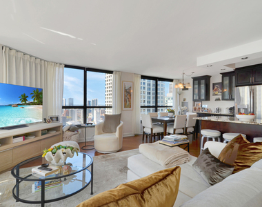 405 N Wabash Avenue - Photo Thumbnail 3