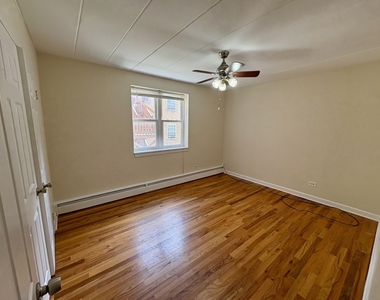 2115 W Farwell Avenue - Photo Thumbnail 8