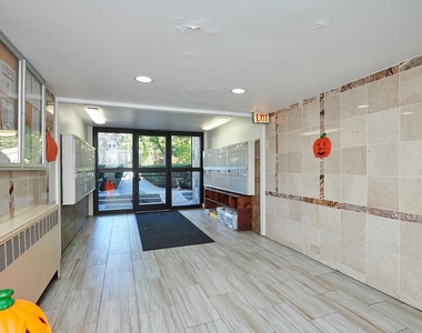 2115 W Farwell Avenue - Photo Thumbnail 10