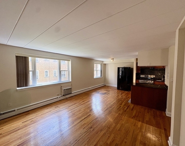 2115 W Farwell Avenue - Photo Thumbnail 1