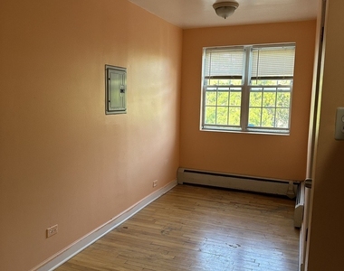5205 W Drummond Place - Photo Thumbnail 9
