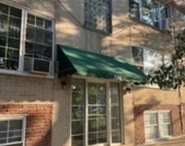 5205 W Drummond Place - Photo Thumbnail 2