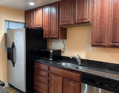 5205 W Drummond Place - Photo Thumbnail 7