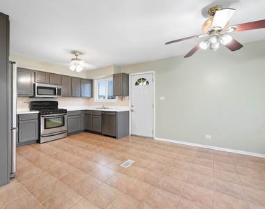 7030 W Carol Avenue - Photo Thumbnail 17