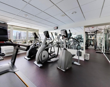 111 E Chestnut Street - Photo Thumbnail 25