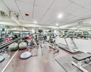 111 E Chestnut Street - Photo Thumbnail 22