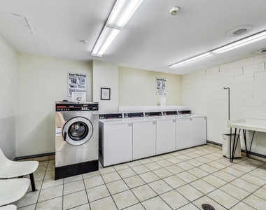 111 E Chestnut Street - Photo Thumbnail 21