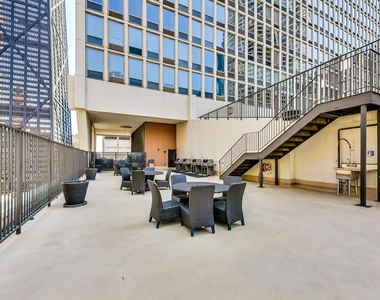 111 E Chestnut Street - Photo Thumbnail 7