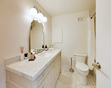 111 E Chestnut Street - Photo Thumbnail 38