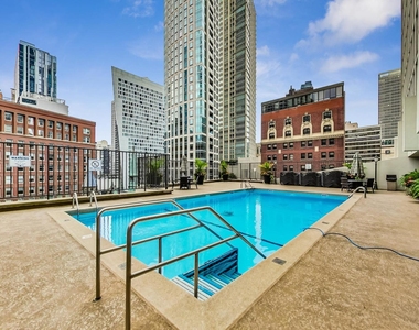 111 E Chestnut Street - Photo Thumbnail 12