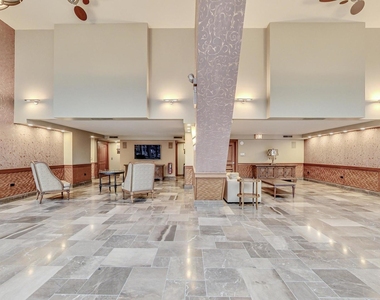 111 E Chestnut Street - Photo Thumbnail 16