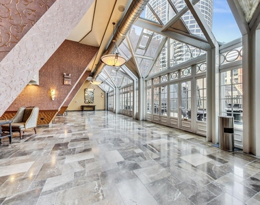 111 E Chestnut Street - Photo Thumbnail 18