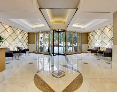 111 E Chestnut Street - Photo Thumbnail 4