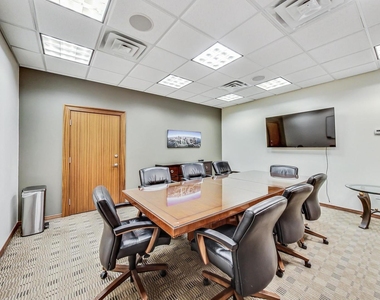 111 E Chestnut Street - Photo Thumbnail 13