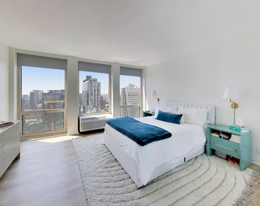 111 E Chestnut Street - Photo Thumbnail 35