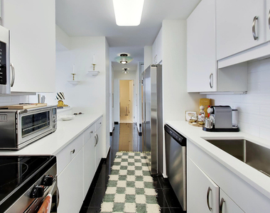 111 E Chestnut Street - Photo Thumbnail 34