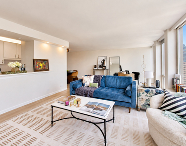 111 E Chestnut Street - Photo Thumbnail 27