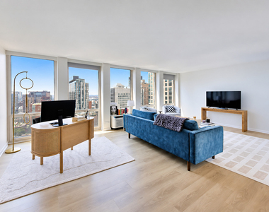 111 E Chestnut Street - Photo Thumbnail 30