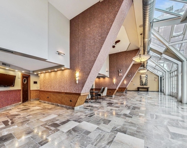 111 E Chestnut Street - Photo Thumbnail 19