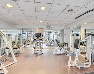 111 E Chestnut Street - Photo Thumbnail 24