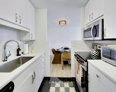 111 E Chestnut Street - Photo Thumbnail 33