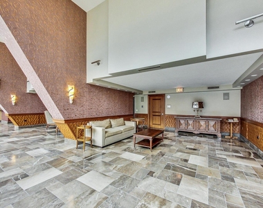 111 E Chestnut Street - Photo Thumbnail 17