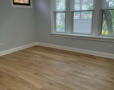 3801 W Belle Plaine Avenue - Photo Thumbnail 2