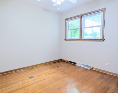 330 S Oak Street - Photo Thumbnail 12