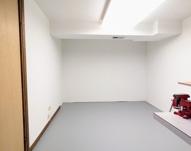 330 S Oak Street - Photo Thumbnail 16